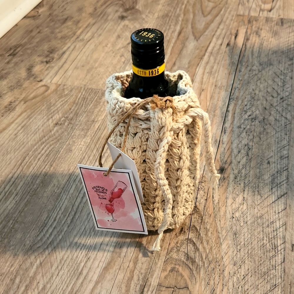 NWT Crochet wine gift bag holder